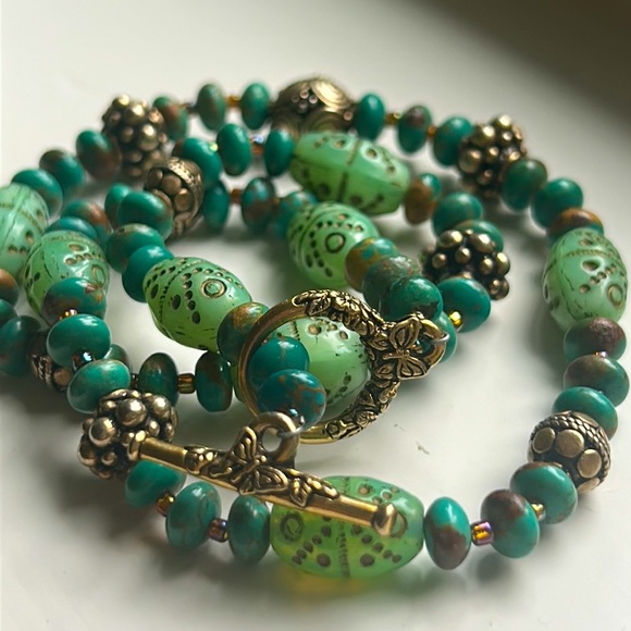 Vintage Jewelry - VTG Turquoise, Goldball Metal Bead and others with gold metal Toggle closure
